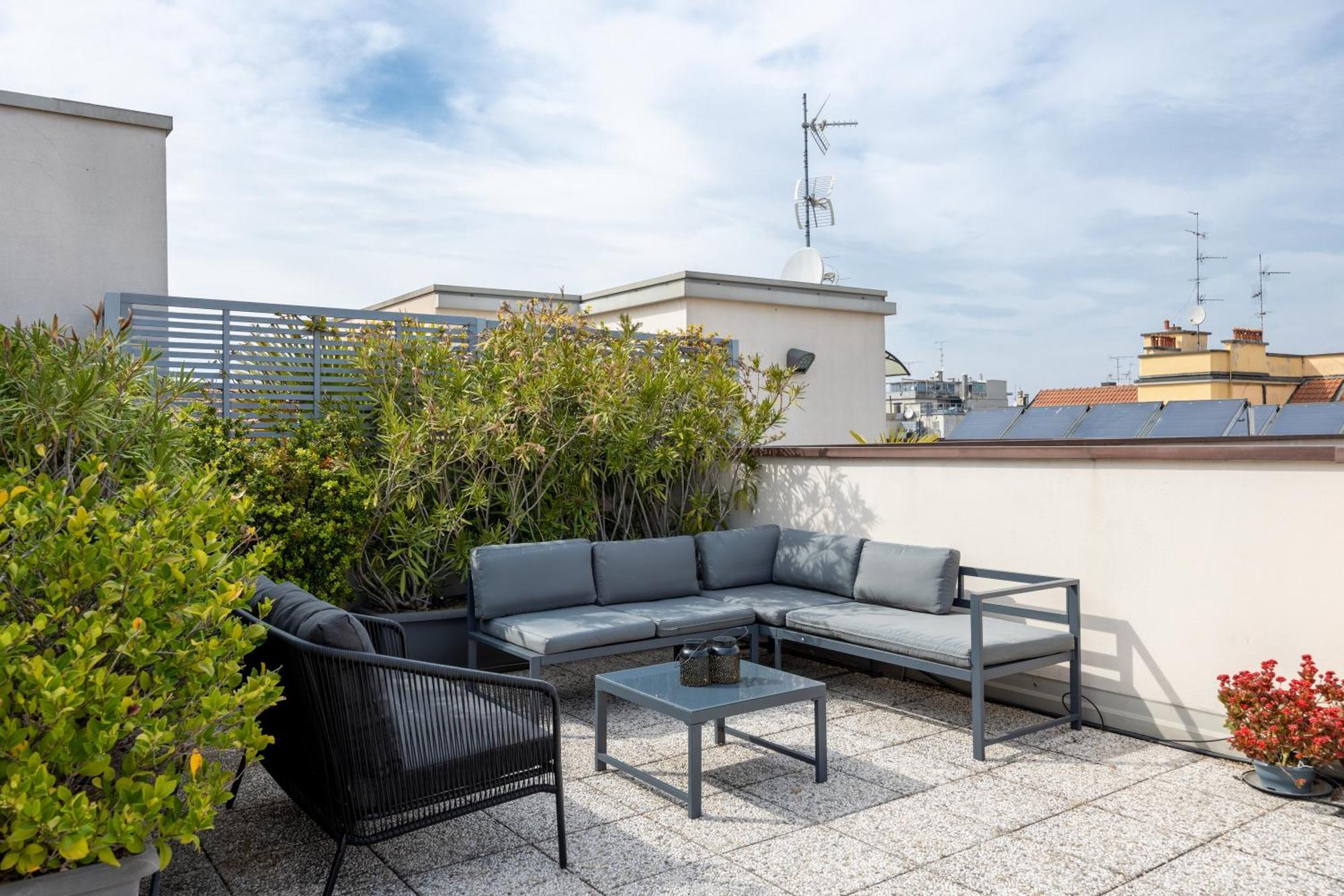 Bocconi'S Nest - Close To Duomo With Terrace Milánó Kültér fotó